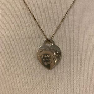 Tiffany & Co. Return to Tiffany heart neck…